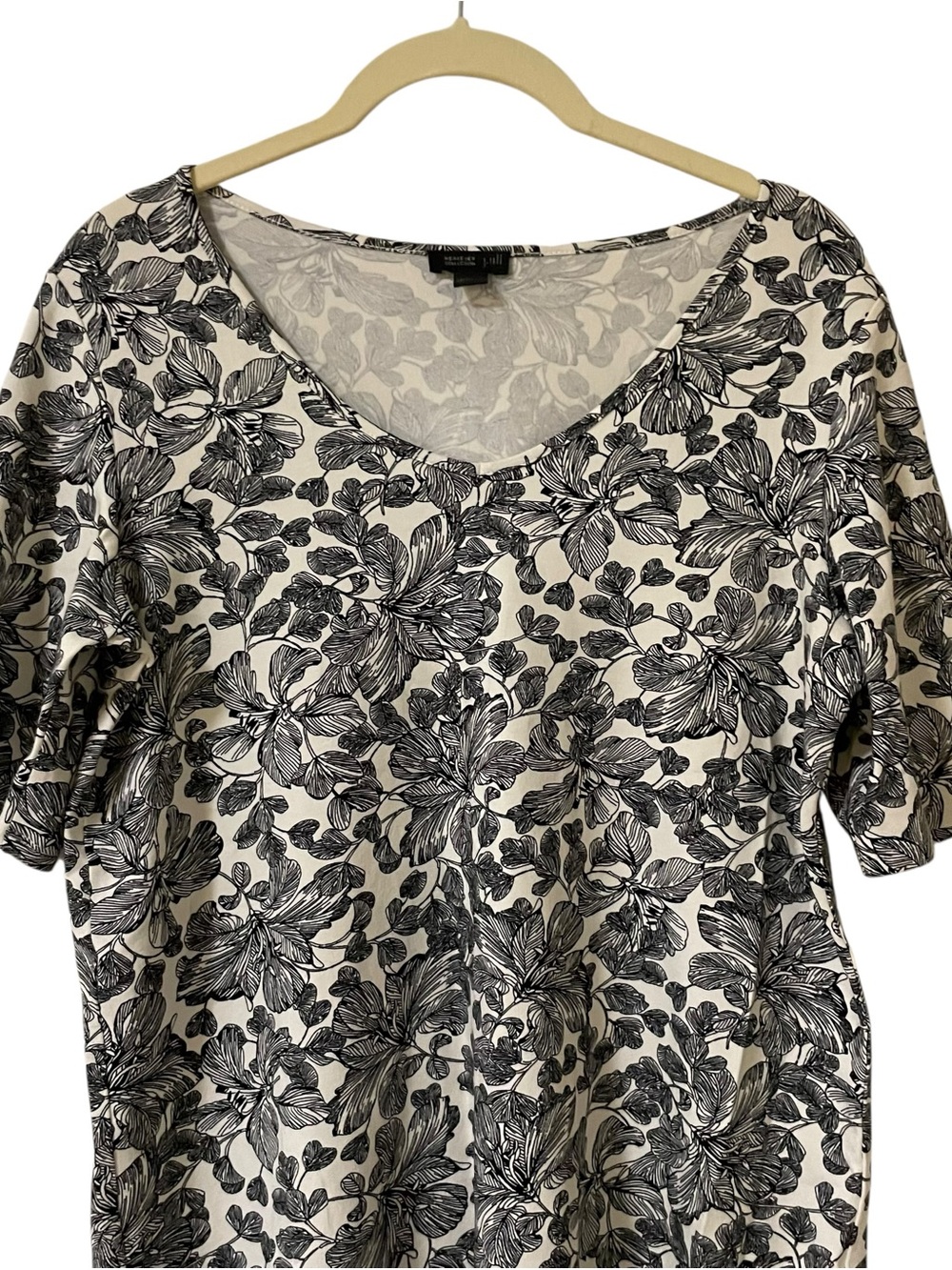 J Jill Cream and Black Floral V-Neck Dress Small Wearever Collection - Picture 6 of 10